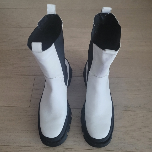 Kenneth Cole New York Women's Maple Pull On Chelsea Lug Sole Boots White, Sz 10 - Picture 10 of 10